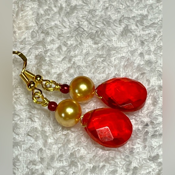 Yellow pearl and Red crystal drop Earrings - Picture 3 of 9